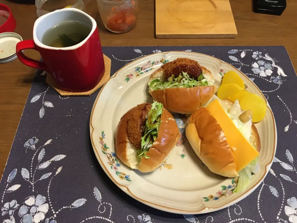 海老クリームコロッケパン、サンドイッチ(昼飯)|enarinさん