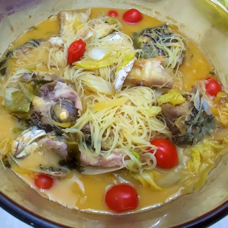 Grouper fish head soup with rice vermicelli|Jocelyn SETさん