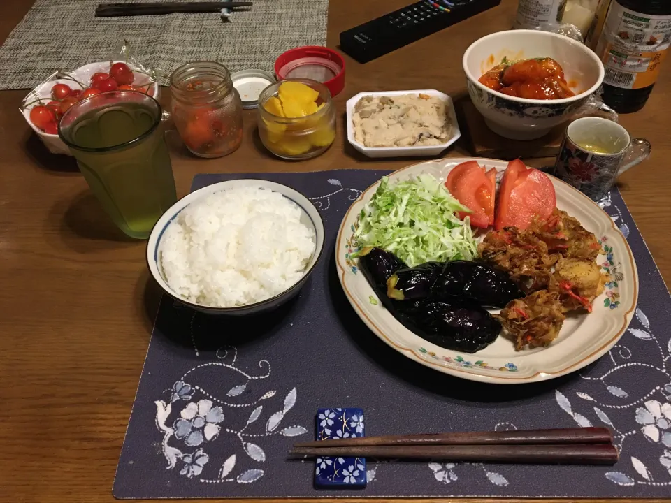 陸奥湾産ほたてのつまみ揚げ、揚げナス、海老フリッターのチリソース炒め、サラダ(夕飯)|enarinさん