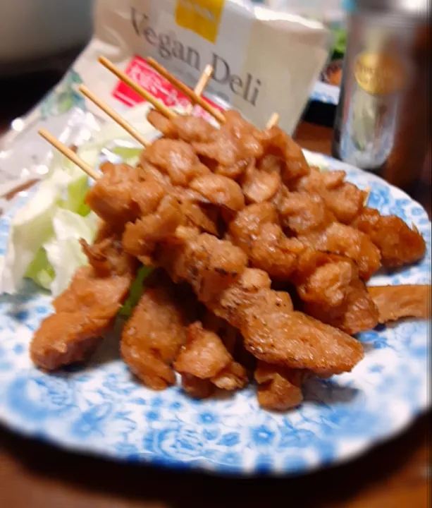 「ヴィーガンデリ　大豆ミートの焼きとり風」キャベツを添えて博多の焼鳥屋さん風|macchinaさん