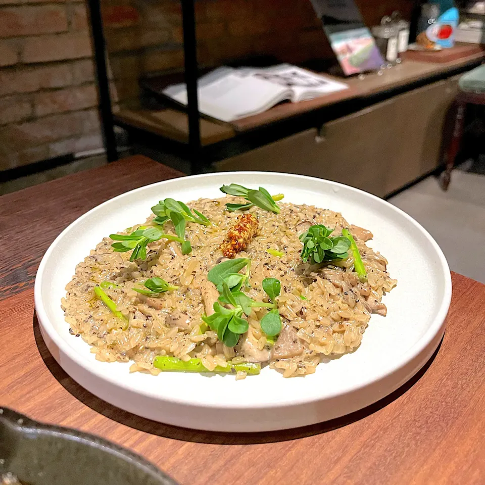 Snapdishの料理写真:Purslane and truffle risotto|skyblueさん