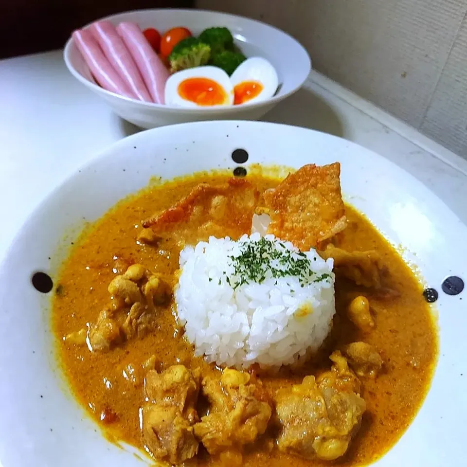 バターチキンカレー　鶏皮チップス添え|あかね空さん