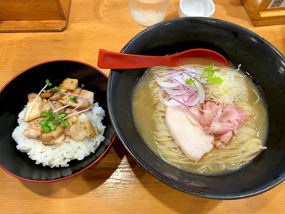 蟹と焼きあごの冷し麺+炙りチャーシュー丼|morimi32さん