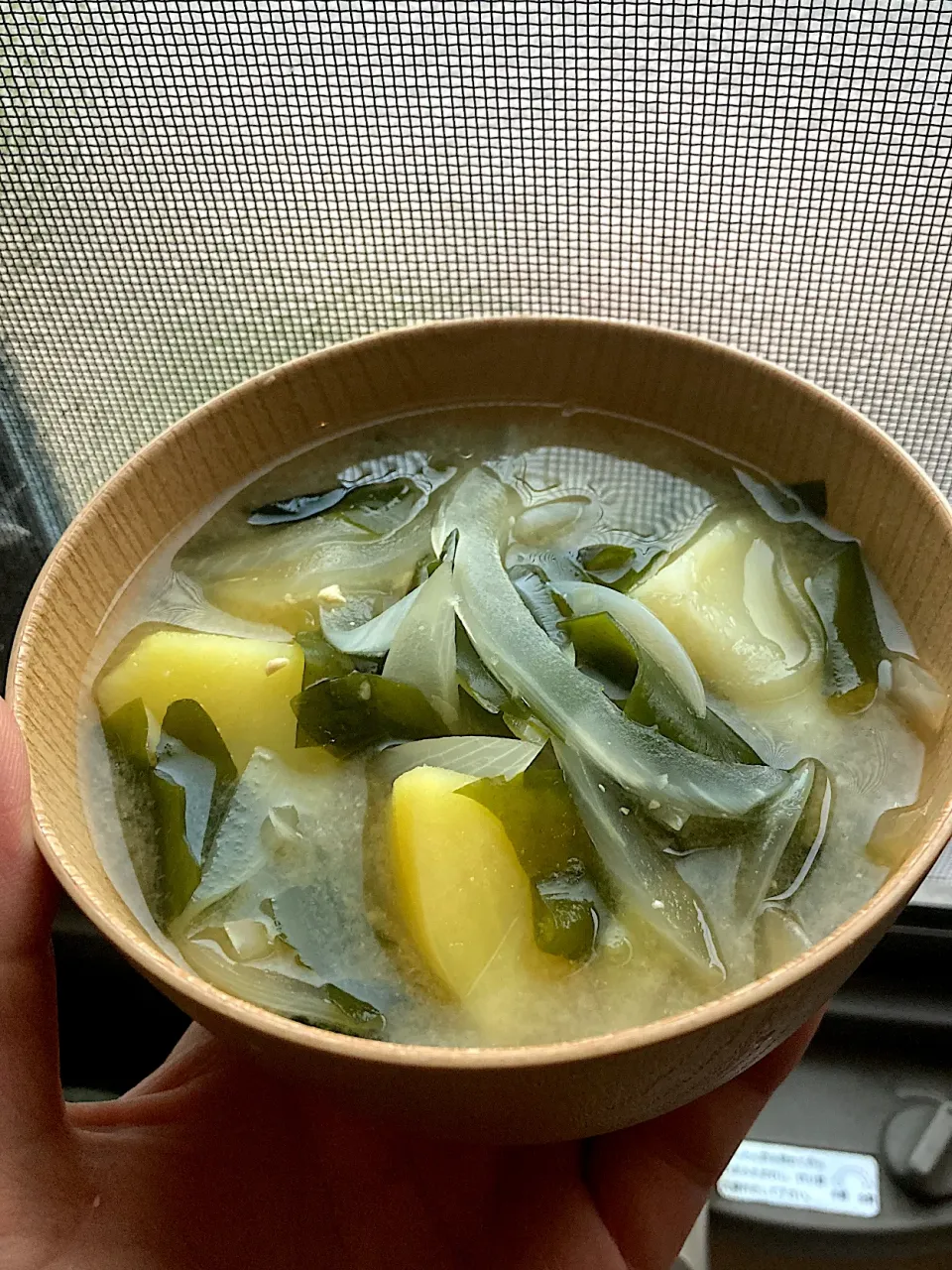 じゃがいもと玉ねぎとワカメのお味噌汁|さちさん