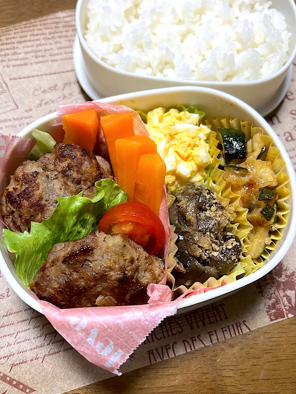 ハンバーグのお弁当😋|たるぎさん