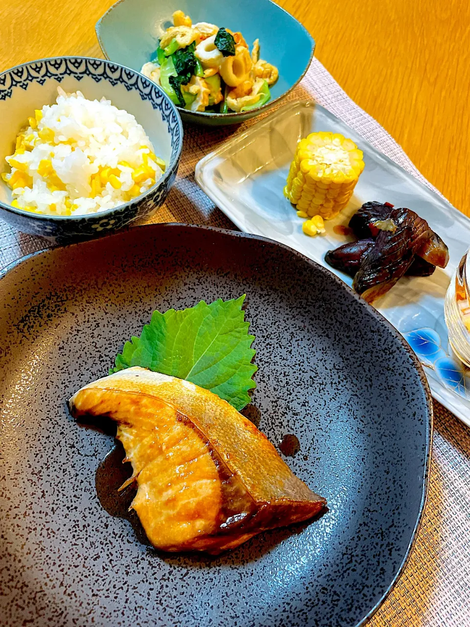 ぶりの照り焼きととうもろこしご飯で晩御飯|Mikaさん