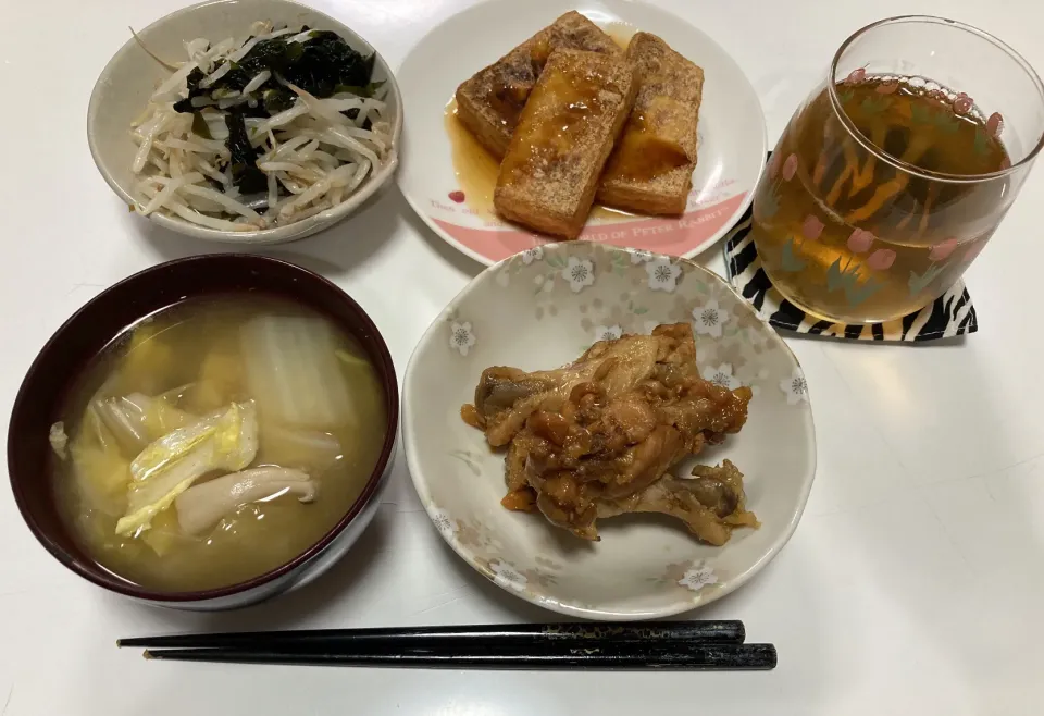 晩御飯☆酢の物（もやし・わかめ）☆厚揚げステーキ☆手羽元のコーラ煮☆みそ汁（白菜・大根・しめじ）|Saharaさん