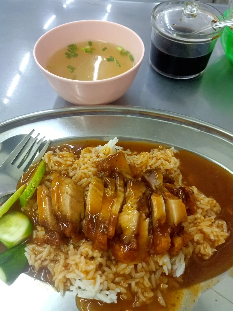 (ข้าวหมูกรอบ) Crispy Pork Belly Over Rice w/ Thick Gravy 🤤|An'leeさん