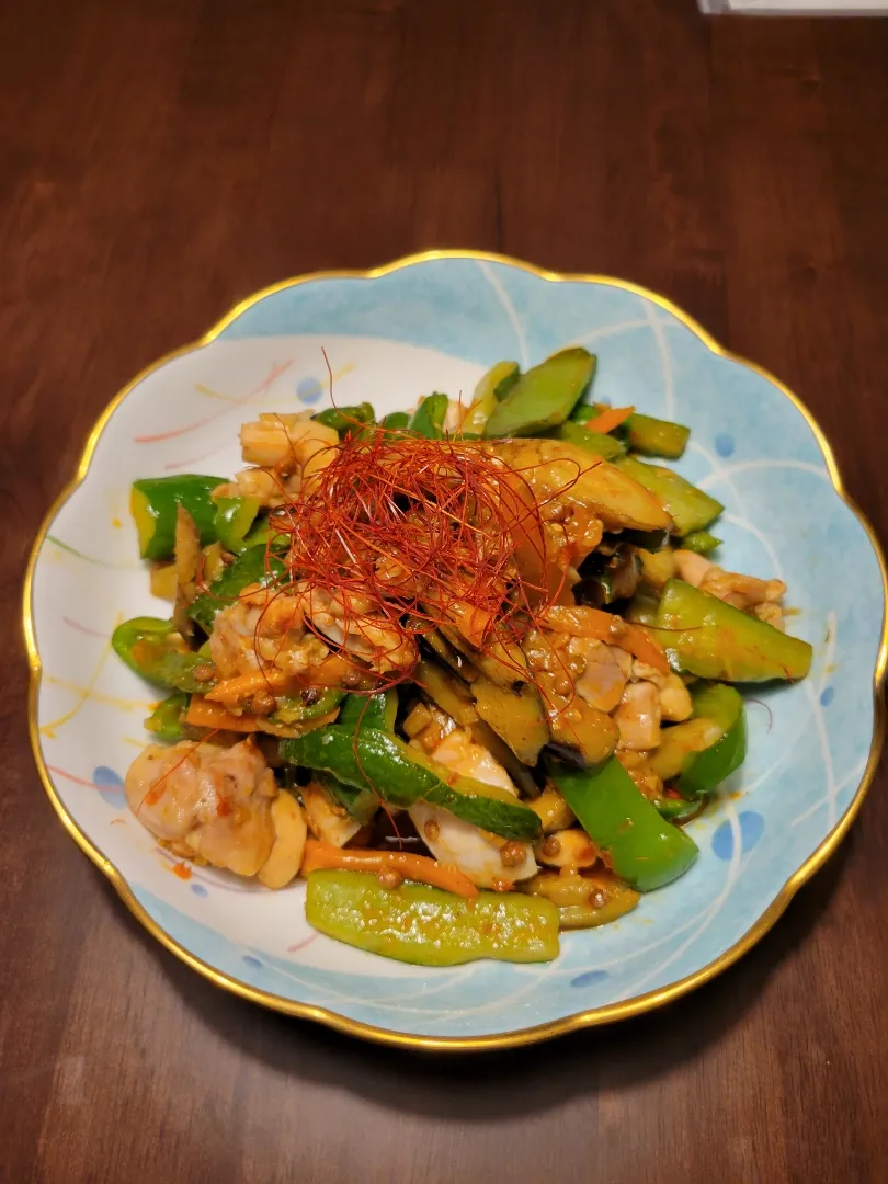 うま辛鶏もも肉のナス炒め（冷蔵庫整理。きゅうりもゴボウも入れちゃえ笑）|あんさん