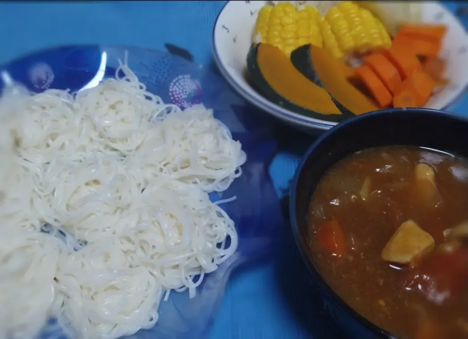 Snapdishの料理写真:トマトカレーそうめん。|くろずきんさん