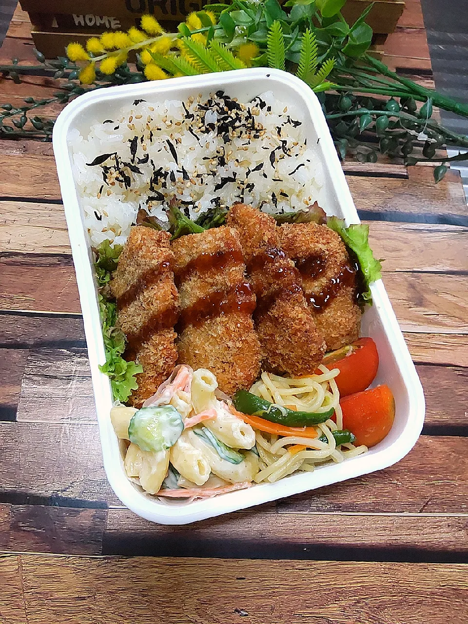 Snapdishの料理写真:豚カツ弁当🍱|クータンさん