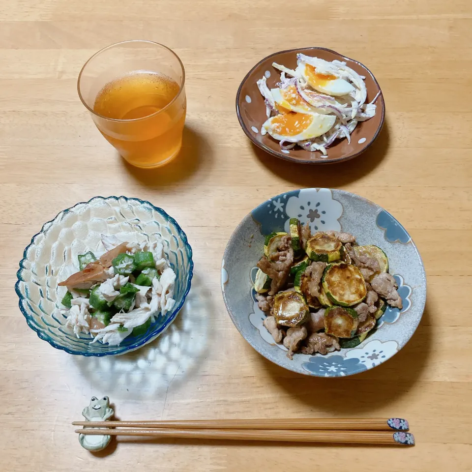 鶏ささみとオクラの梅肉和え　　　　　　豚肉とズッキーニの甘辛炒め|ちゃみこさん