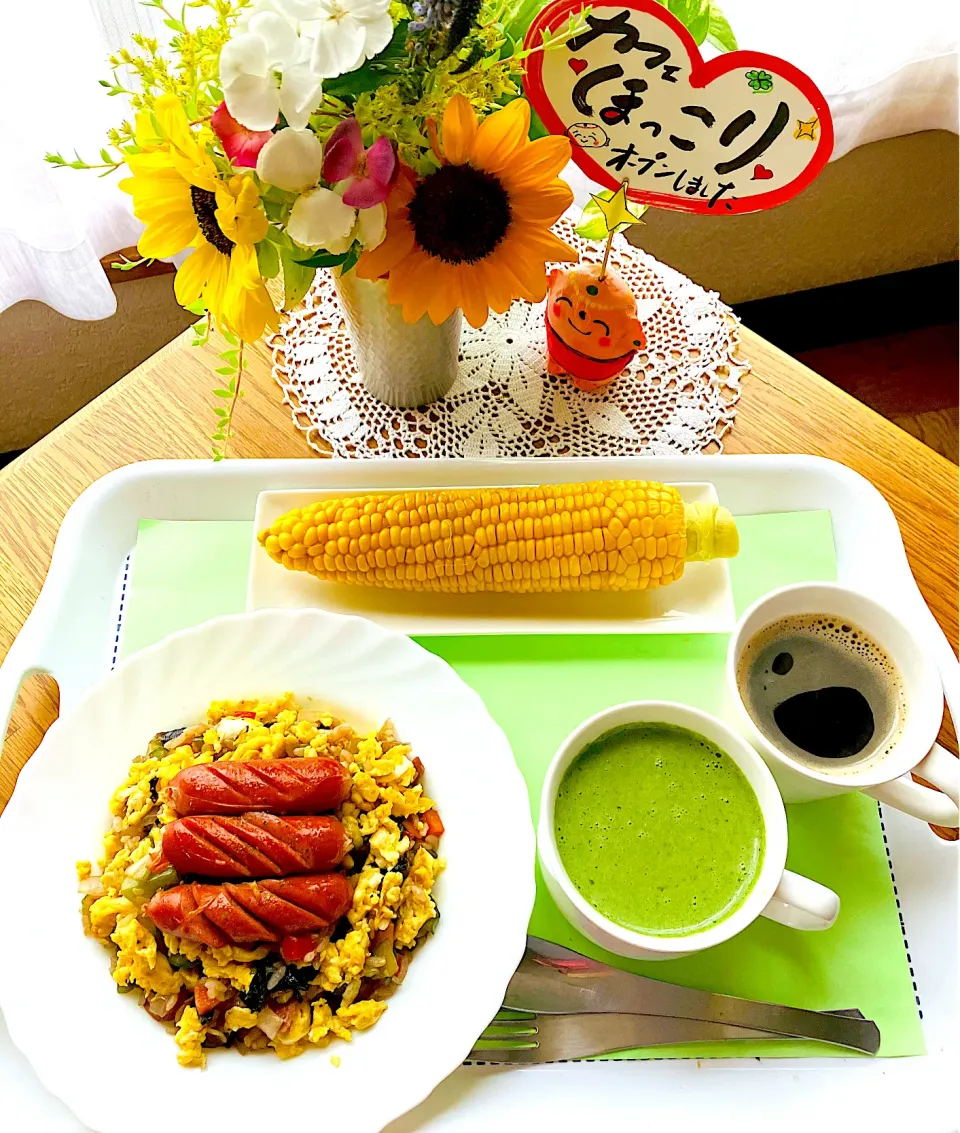 夏野菜チャーハンと茹でとうきび🌽レタスポタージュスープ🍲|HAMI69さん