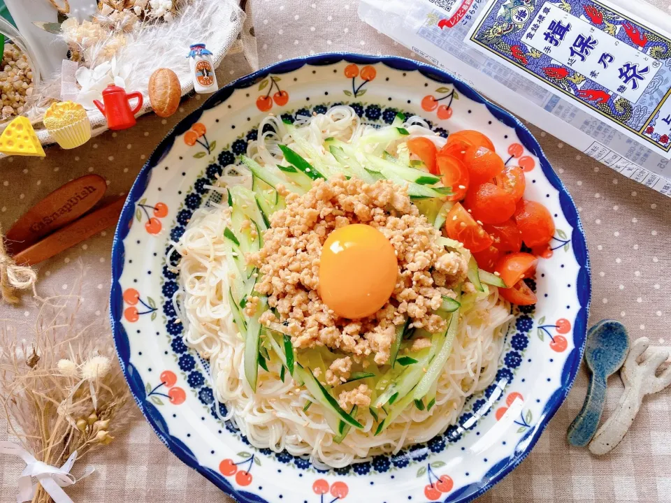 Snapdishの料理写真:鶏そぼろの鶏だしそうめん
【揖保乃糸 上級品 300g】使用|がぁがさん