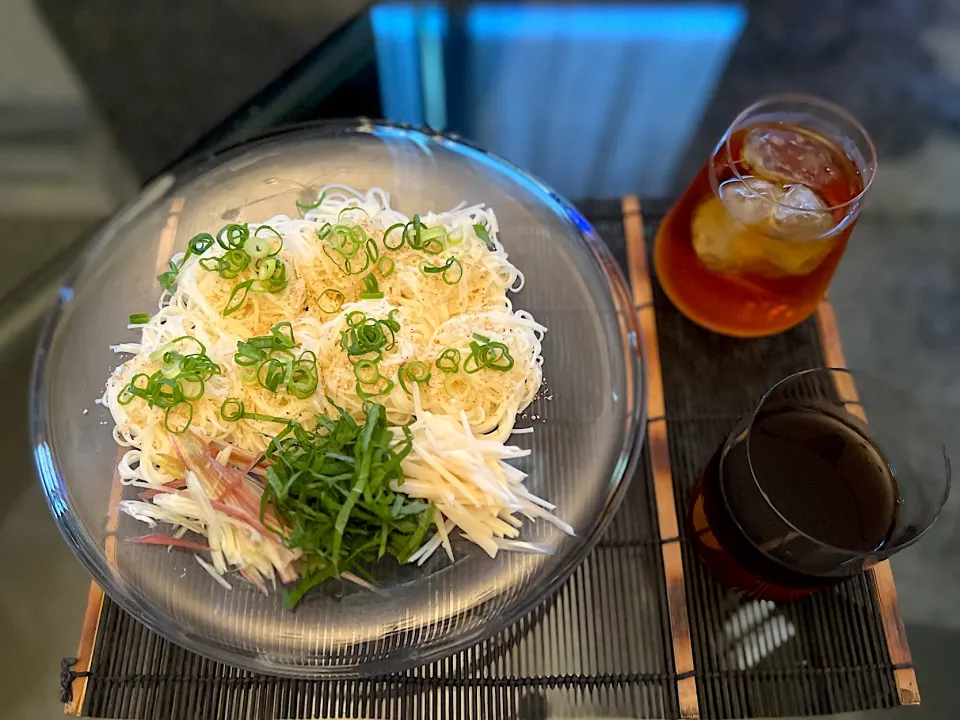 休日の朝ごはんは、薬味たっぷりお素麺✨|yokoさん