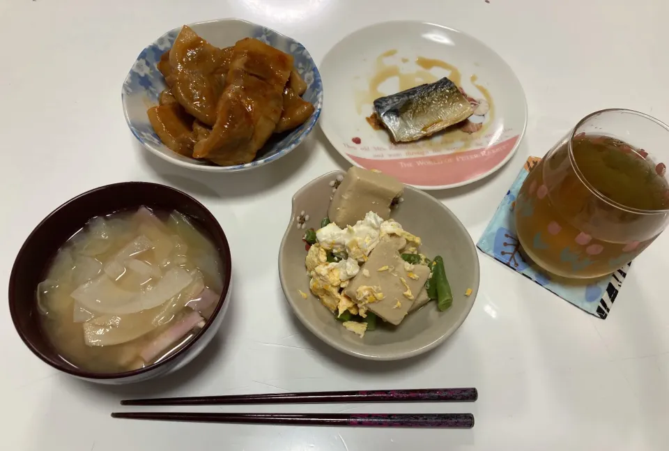 Snapdishの料理写真:晩御飯☆ポークステーキのトマトソース煮☆塩鯖☆高野豆腐といんげんの卵とじ☆みそ汁（キャベツ・玉葱・エリンギ・ベーコン）|Saharaさん