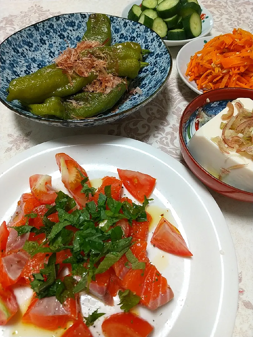 ☆今日の晩ごはん☆ サーモンカルパッチョ  冷やっこ にんじんシリシリ 他|hamamaさん