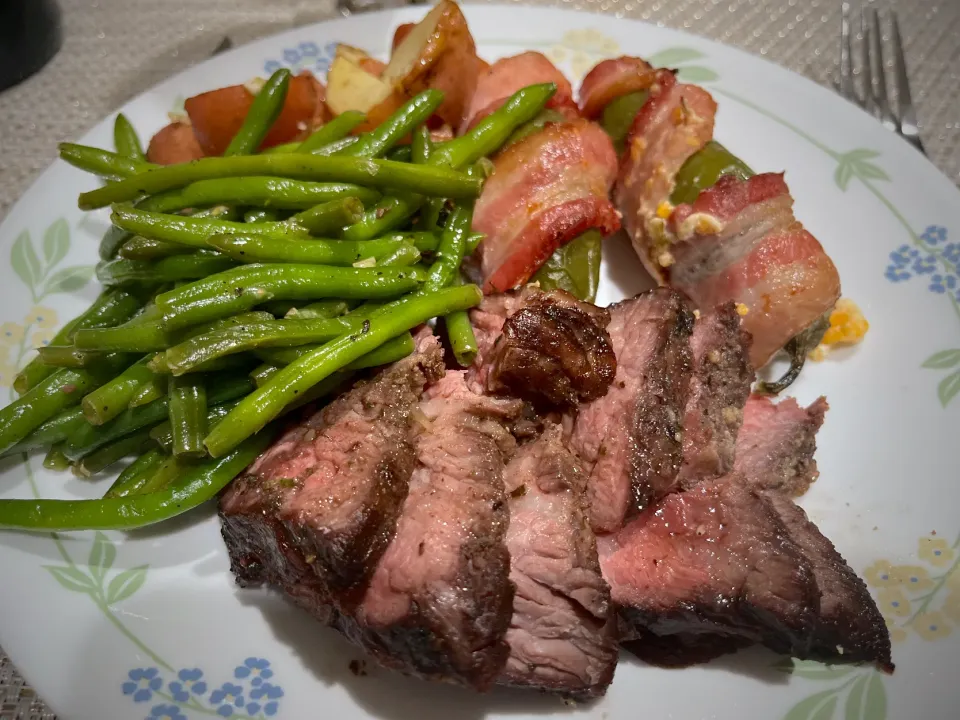 Snapdishの料理写真:Beef with green beans and grilled bacon-wrapped stuffed jalapeños |Laki Maikaʻiさん