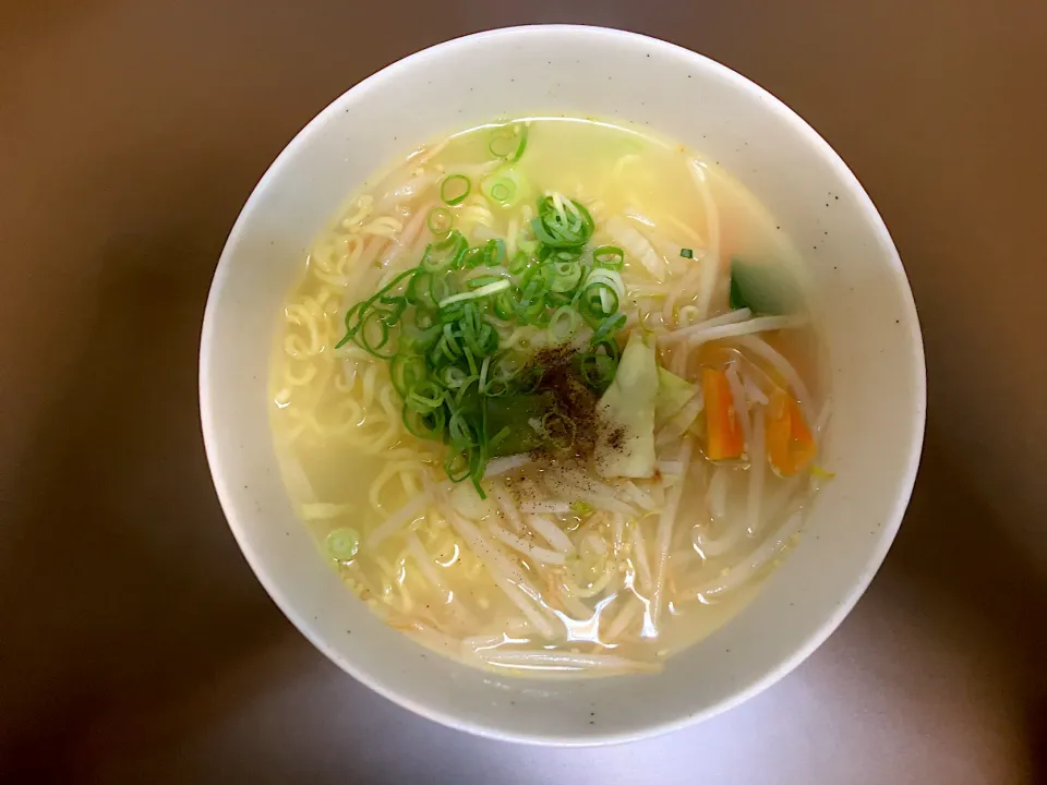 イオンTV塩ラーメン(野菜入)|ばーさんさん