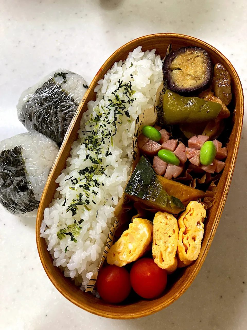 JK弁当🍙おにぎり2個でガッカリ|ピヨまるさん