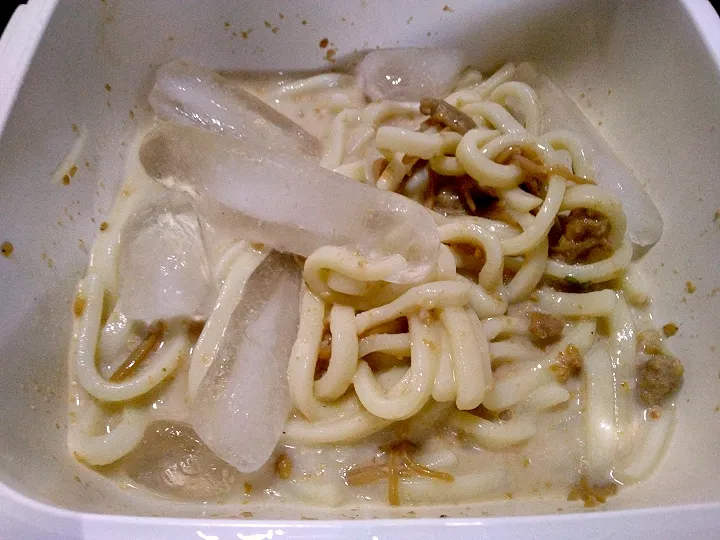 なめ茸と肉そぼろ入り胡麻ダレ冷やしうどん|darkbaronさん