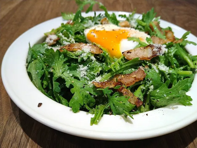 Snapdishの料理・レシピ写真:春菊のシーザーサラダ｜季節を楽しむ！冬野菜を食べよう♪