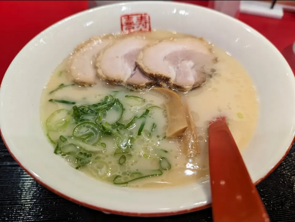 肉入白ラーメン@寿がきやエチカ店|watarunさん