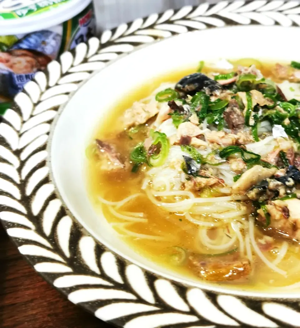 揖保乃糸上級品そうめんシリーズから

柚子胡椒サバ缶そうめん👌グ〜です☺️|ペンギンさん