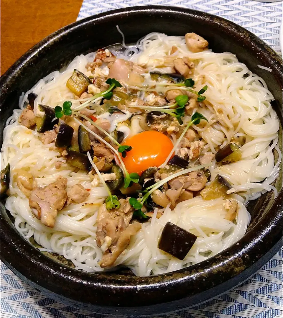 鶏となすのピリ辛炒め
温玉のせそうめん|Reikoさん