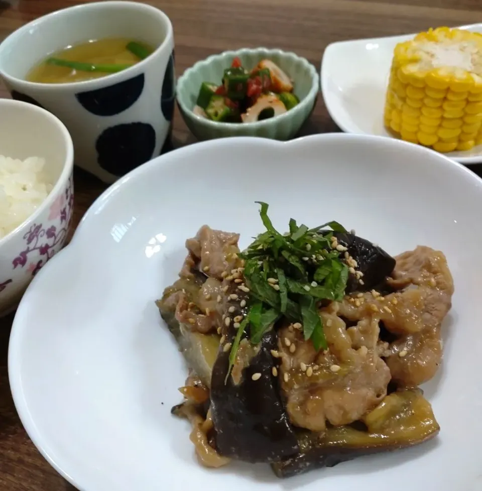 茄子と豚こま肉のオイスターソース炒め
〜大葉のせ〜|ゆりちさん