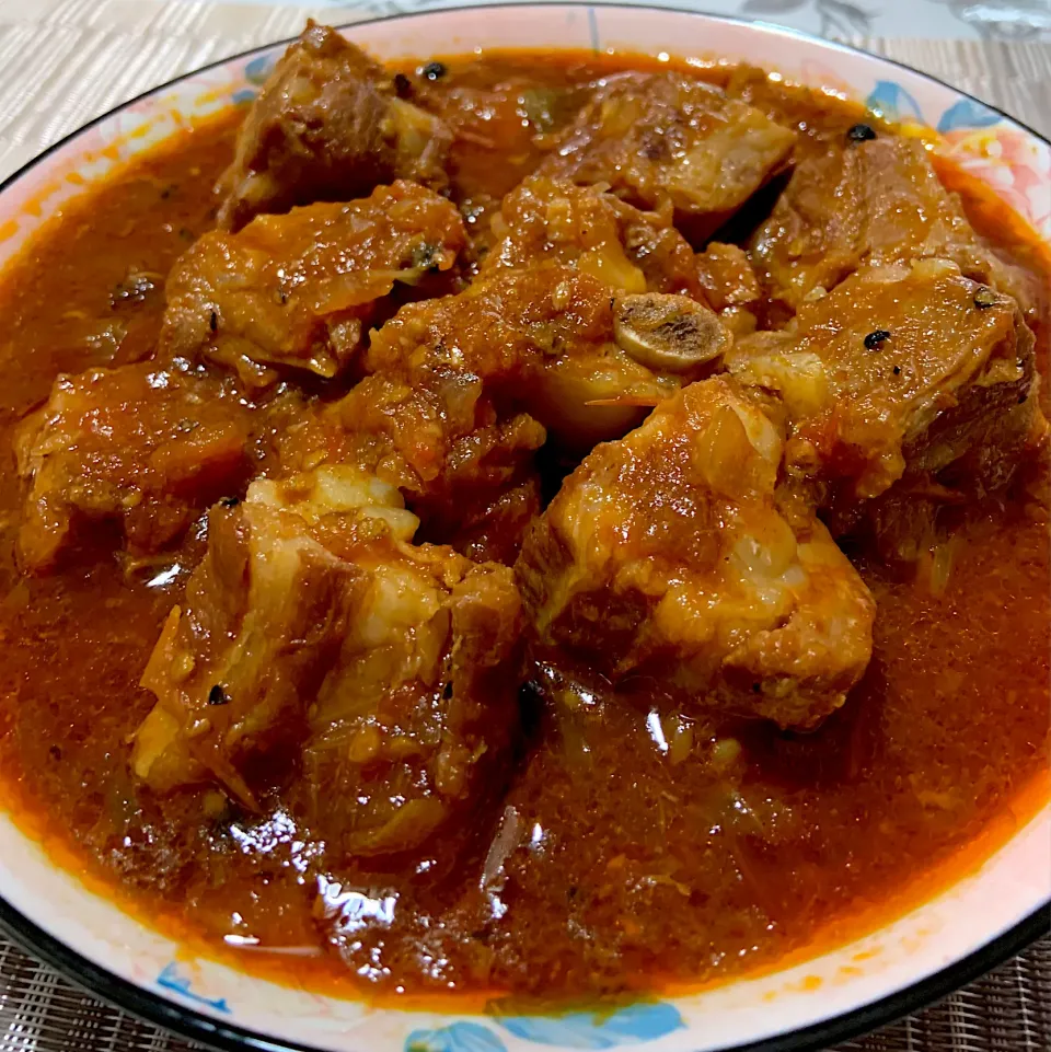 Pork spareribs slow cook in tomato and onions 😋|Ahnneさん