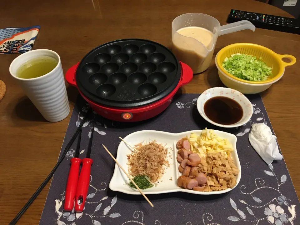 Snapdishの料理写真:タコ無したこ焼き(昼飯)|enarinさん