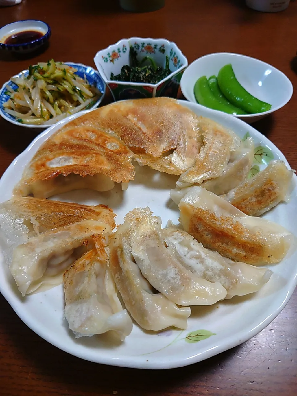 餃子
スナップエンドウ
もやしサラダ
ほうれん草胡麻和え|ぱやさん