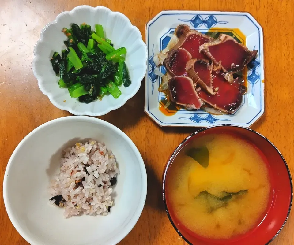 2023 0702　カツオのたたき　小松菜のおひたし　豆腐とわかめのお味噌汁|いもこ。さん