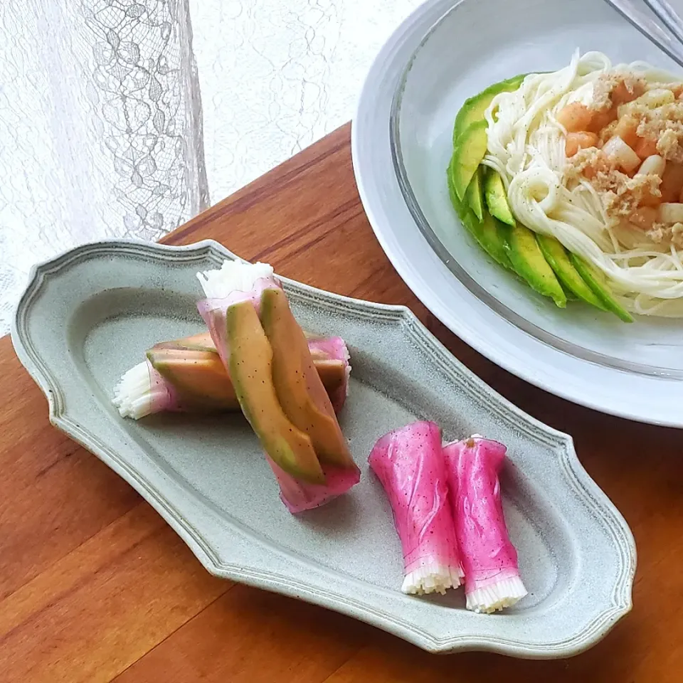 レッドピタヤの生春巻きの皮deアボカド入りサラダ素麺生春巻き|mi_neneco♪さん