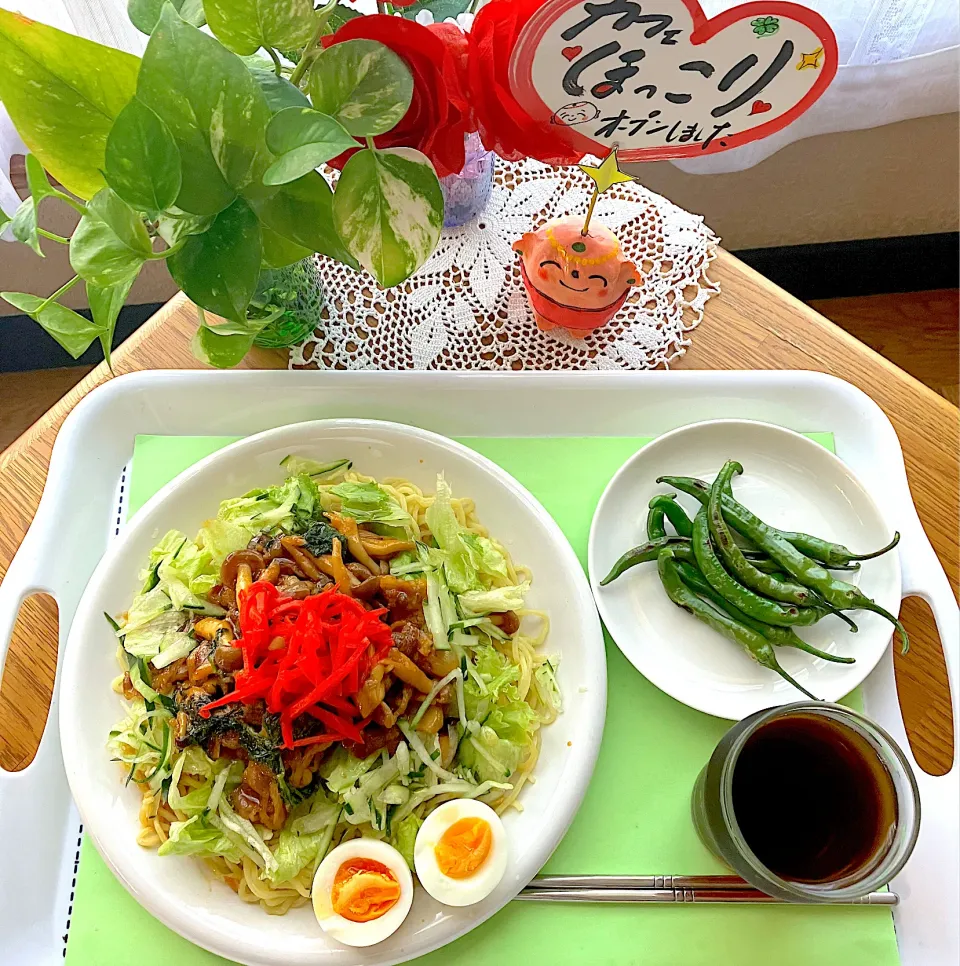 牛カルビー焼肉冷やしラーメン🍜採れたて青唐辛子焼きました^ ^💦辛い🥵旨辛❣️|HAMI69さん