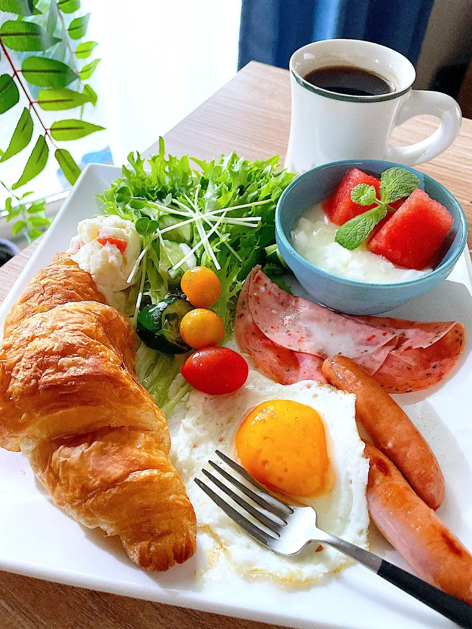 Snapdishの料理写真:クロワッサンワンプレート🥐🥓🍳🥗☕️|S の食卓2さん