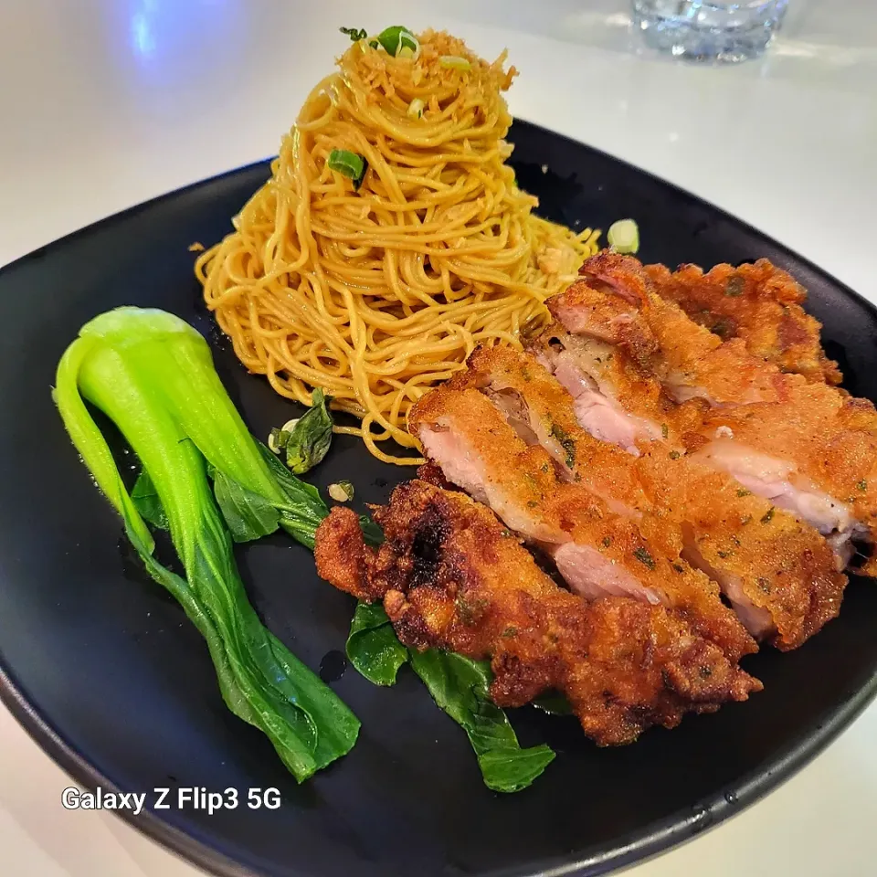 chicken chop noodles|Cindy Hoさん