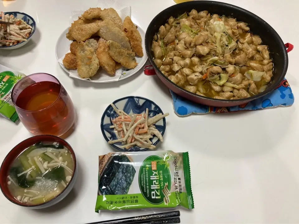 晩御飯☆ぼんじりの野菜炒め☆アジフライ☆ごぼうサラダ☆みそ汁（えのき・大根・小松菜）今日は昼から次男の誕生日ケーキを姑さん家で、食べた後にご飯作ったから、お腹いっぱーい(´༎ຶོρ༎ຶོ`)|Saharaさん