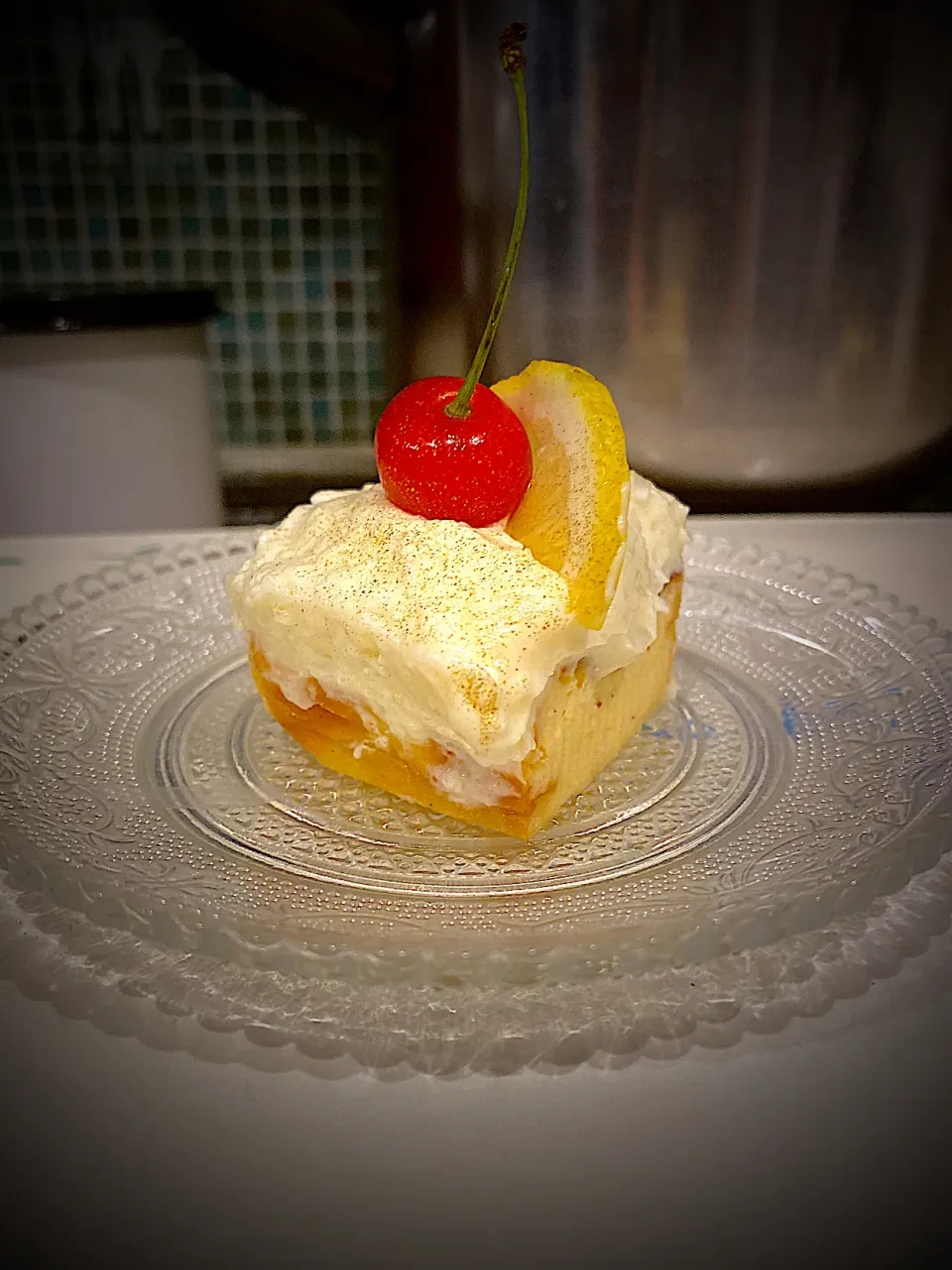 バスクチーズ＆レアチーズの二層ケーキ　レモン　さくらんぼ|ch＊K*∀o(^^*)♪さん