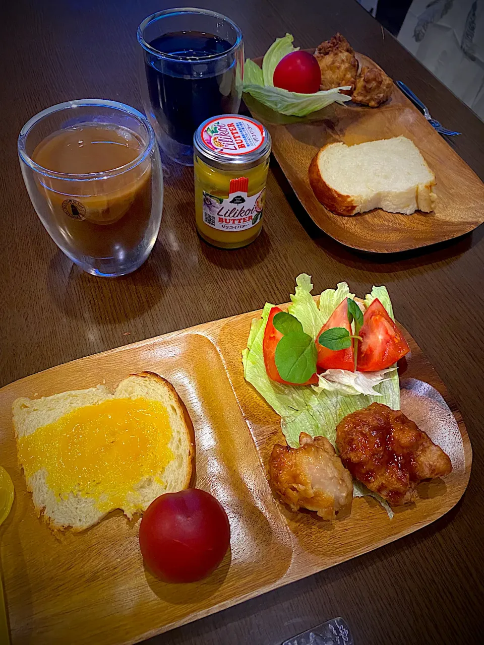 フライドチキン　甘辛ダレ　サラダ　米粉入り山型食パン　リリコイバター　プラム　カフェオレ|ch＊K*∀o(^^*)♪さん