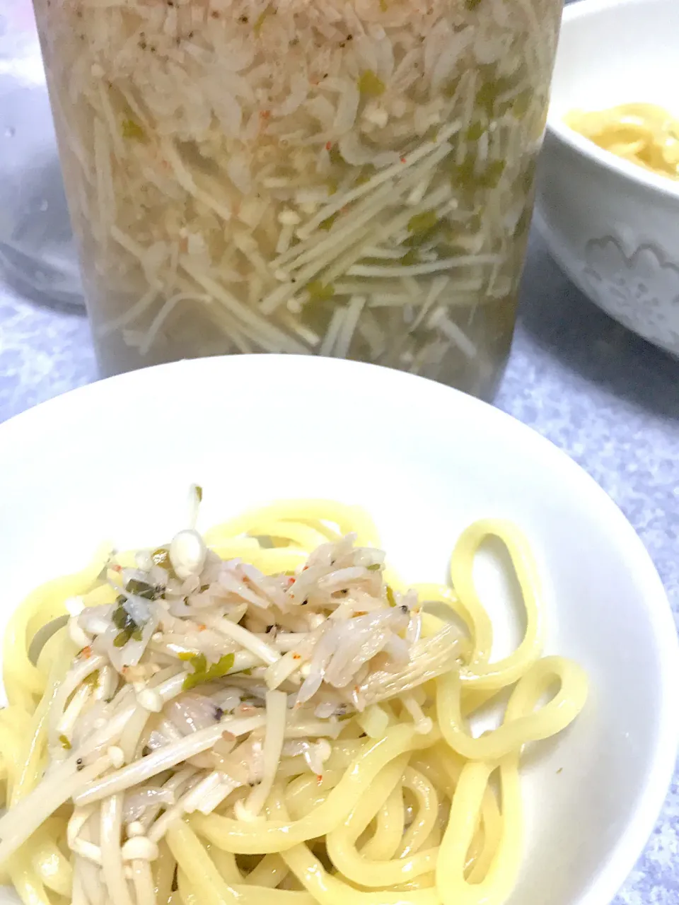 Snapdishの料理写真:えのきとあみえびの色々出汁を麺に乗っける|ひらけごま@たかさん