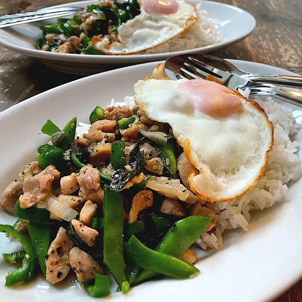 Snapdishの料理写真:ผัดกระเพราไก่
🇹🇭アルモンデ・パット・ガパオ・ガイ|七海さん