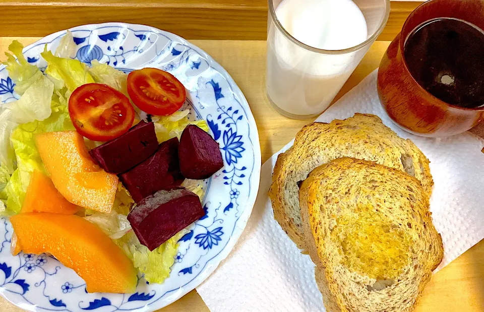 蒸しビーツ　朝食|mimosaさん