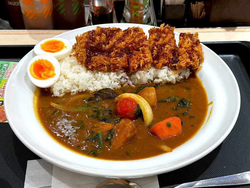 彩り野菜の手仕込みロースカツカレー|マハロ菊池さん