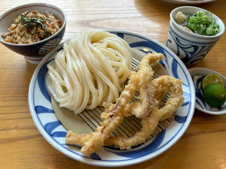 Snapdishの料理写真:いか天ざるうどん、鷄飯セット、すだち付き|buhizouさん