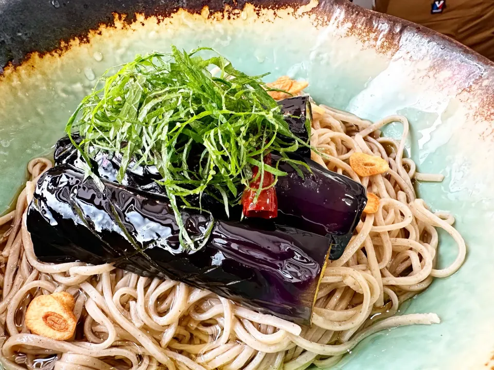 冷製ペペロンチーノ蕎麦・揚げナス添え@三田・ala麓屋|らーめん好き！さん