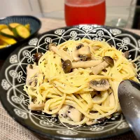 Snapdishの料理写真:きのこたっぷりクリームパスタ🍝🍄✨|あちゃこさん