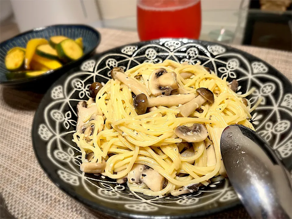 きのこたっぷりクリームパスタ🍝🍄✨|あちゃこさん