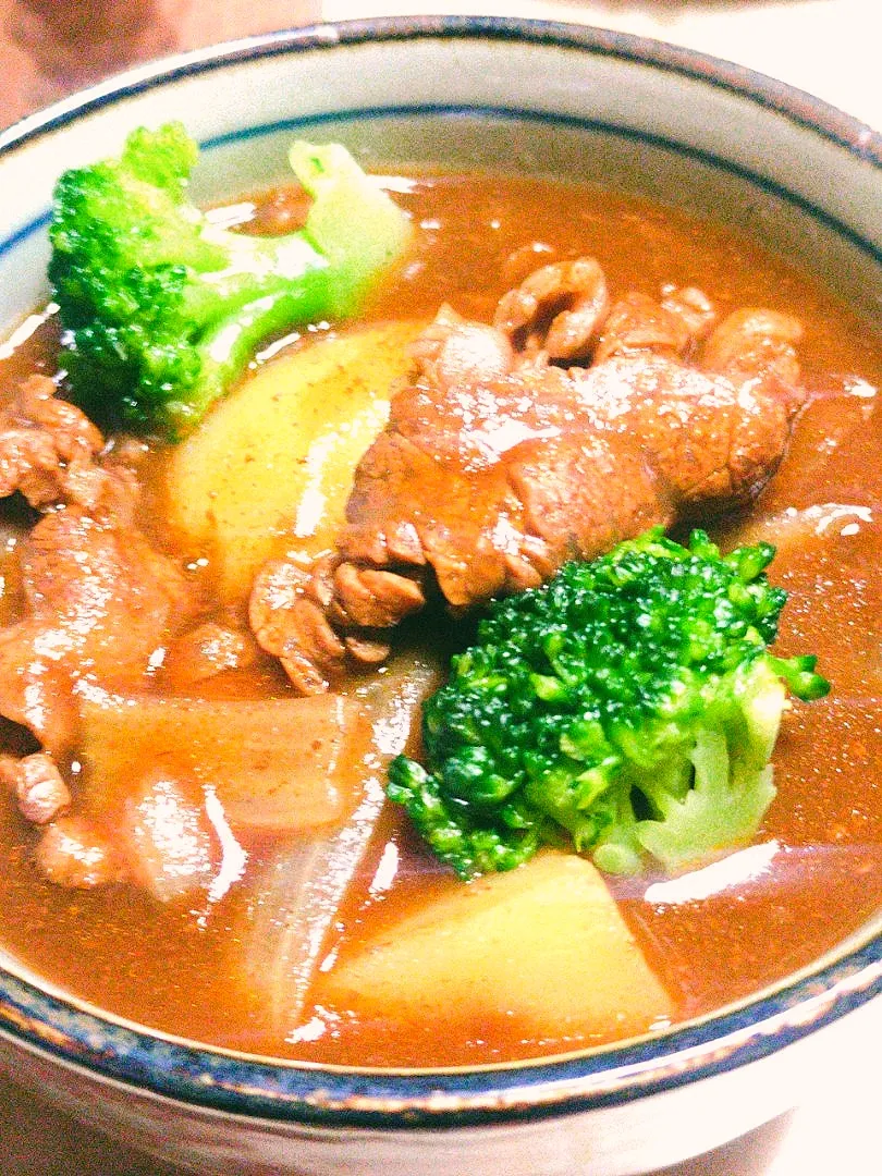 亡くなった母親の味
牛肉たっぷりのビーフシチュー🍀|ごますりさん